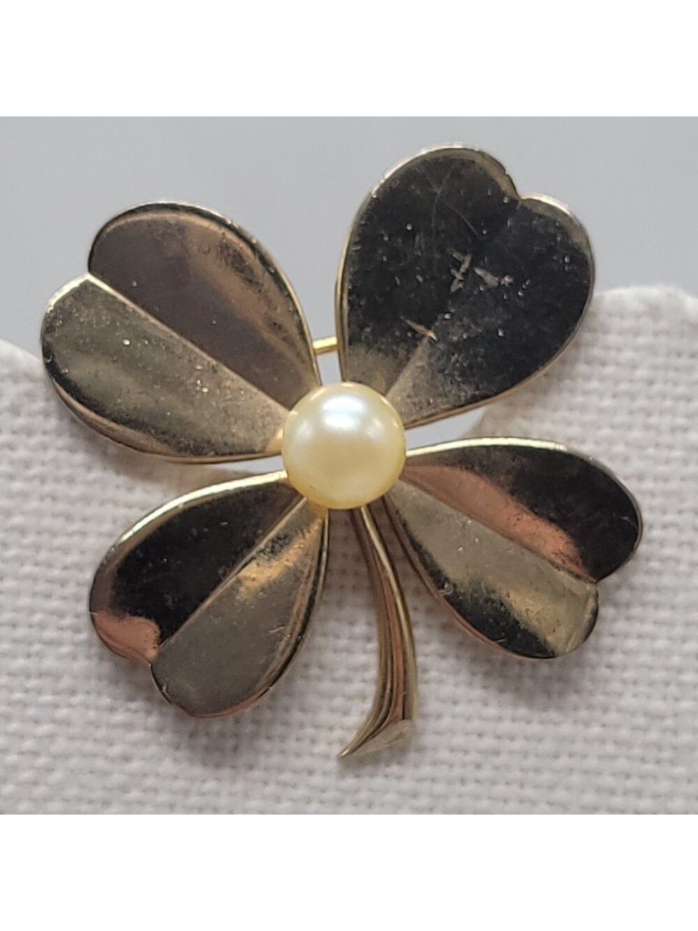 Vtg Accessocraft NYC Gold-Tone Four-Leaf Clover Brooch Faux Pearl Lucky Charm Pi